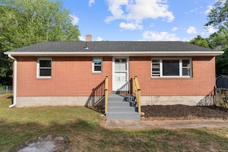 8 Peacock Dr, Meriden, CT 06451