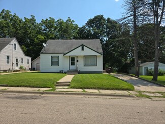 615 Hillsdale St, Rockford, IL 61107