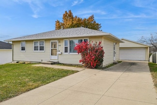 912 29th St NW, Cedar Rapids, IA 52405