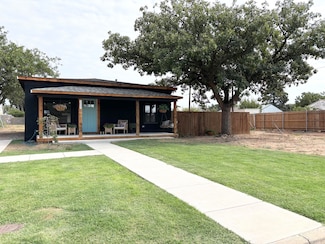 808 12th St, Abernathy, TX 79311