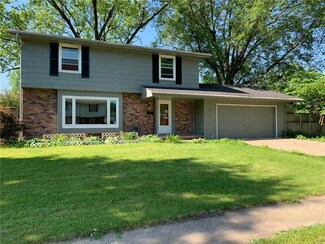 3802 Twana Dr, Des Moines, IA 50310