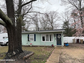 213 Laurel Dr, Bayville, NJ 08721