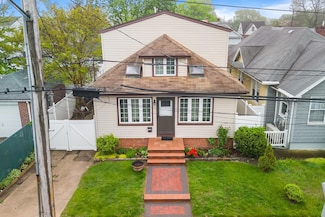 13411 243rd St, Rosedale, NY 11422