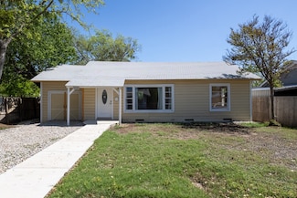 1808 8th St, Brownwood, TX 76801