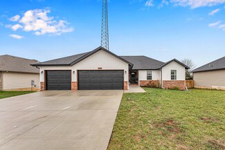 222 Hickory Hills St, Rogersville, MO 65742