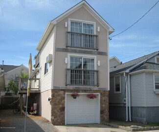 22 Surf St, Sea Bright, NJ 07760