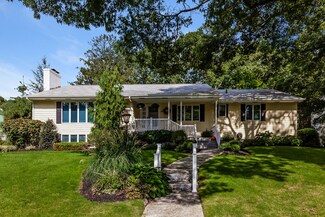 56 Highcrest Rd, Fall River, MA 02720