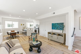 14651 W Sara Ln, Panorama City, CA 91402