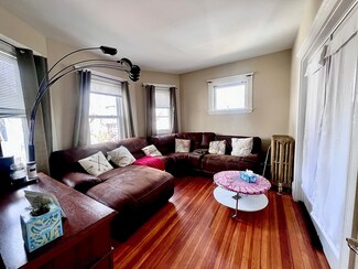 33 Oakland Rd Unit 2, Brookline, MA 02445