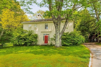 4 Quechee Rd, Hartland, VT 05048