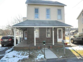 53 Barclay St, Mertztown, PA 19539