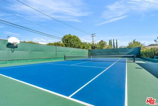 802 N Crescent Dr, Beverly Hills, CA 90210