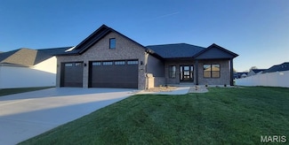 8450 Herrick Park Dr, Troy, IL 62294