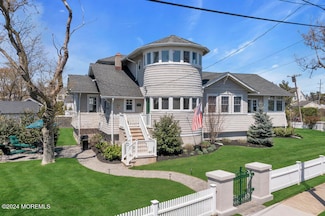 4 River Ave, Monmouth Beach, NJ 07750