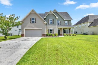 102 Pine Lakes Dr, Maple Hill, NC 28454