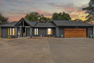 1905 E Lake Dr, Gladewater, TX 75647