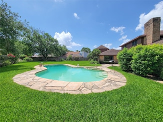 3 Thunderbird Cir, Baytown, TX 77521