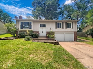 887 Totem Woods Ct, Ballwin, MO 63021
