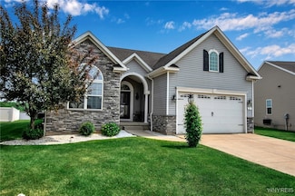 27 Skylark Ln, Niagara Falls, NY 14304