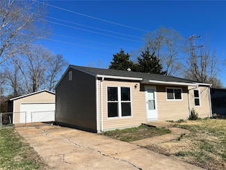 1421 San Salvador Dr, Saint Louis, MO 63138