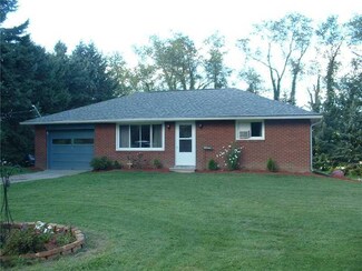 111 Green Ln, Ellwood City, PA 16117
