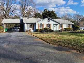 6214 Lake Forest Rd E, Charlotte, NC 28227