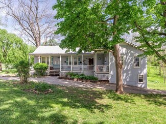 1002 E Cliff St, Saint Joseph, MO 64504