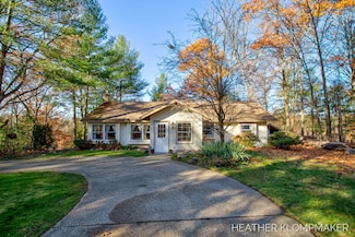 1882 Dillingham Dr, Allegan, MI 49010