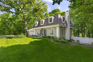 300 Lindawood Ln, Wayzata, MN 55391