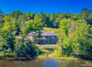 217 Shoreline Dr, Negaunee, MI 49866