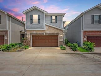 10210 Pinewood Fox Dr, Houston, TX 77080