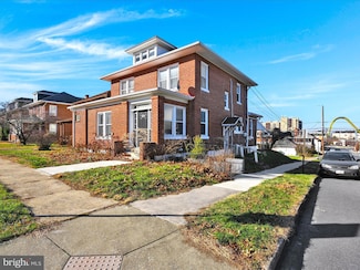 201 W Granada Ave, Hershey, PA 17033