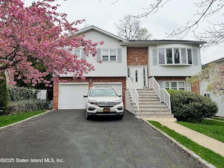 11 Hallister St, Staten Island, NY 10309