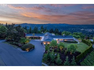 777 Cherry Cir, Lake Oswego, OR 97034