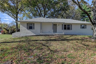 700 N Shaw St, Richmond, MO 64085
