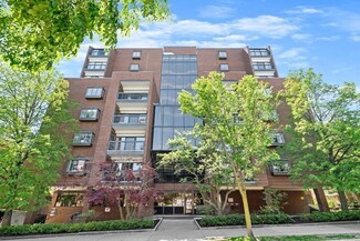 1265 Beacon St Unit 1001, Brookline, MA 02446