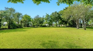 908 Chestnut St, La Marque, TX 77568