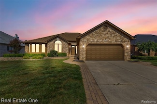 49294 Snowshoe Dr, Macomb, MI 48044