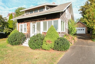 18 Hammock Rd, Clinton, CT 06413