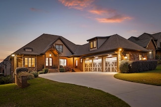 8054 Hampton Cove Dr, Ooltewah, TN 37363