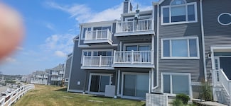 700 Shore Dr Unit 513, Fall River, MA 02721