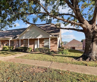 1926 Hollylake Cir, Tyler, TX 75703