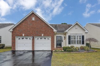 18 Little Leaf Ln, Howell, NJ 07731