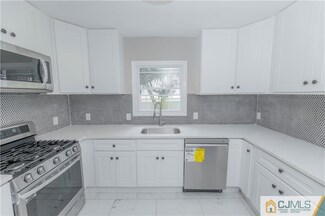 7 N Shore Blvd, Helmetta, NJ 08828