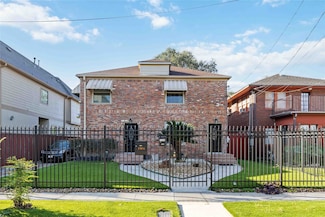 2104 Winbern St, Houston, TX 77004