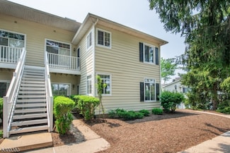 73 Wentworth Rd, Bedminster, NJ 07921