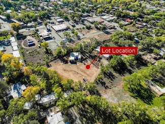 323 D Theodora St, Taos, NM 87571