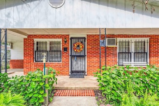 6598 Magnolia St, Milton, FL 32570