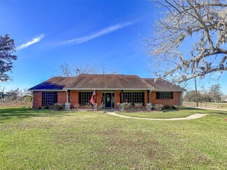 118 Country Cr 609a Rd, Angleton, TX 77515