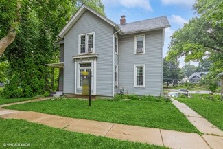 66 Gates St, Crystal Lake, IL 60014